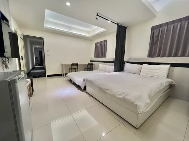 卡司小宿-緊鄰逢甲夜市-雅致雙床房(請先詢問停車問題)-3