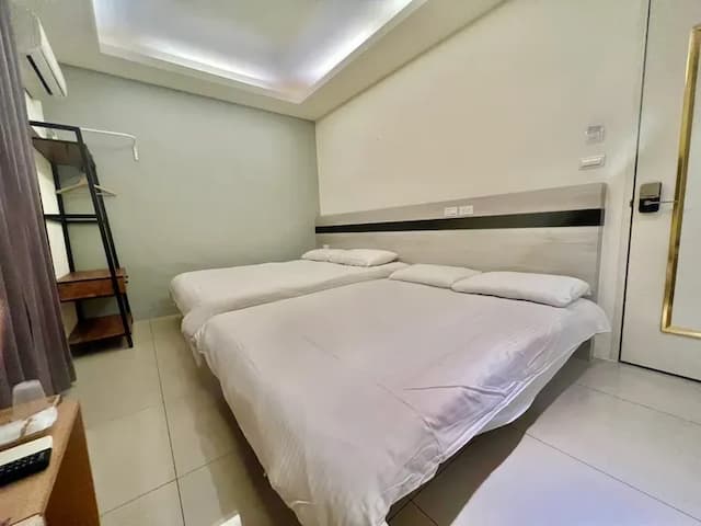 卡司小宿-緊鄰逢甲夜市-雅致雙床房(請先詢問停車問題)-8