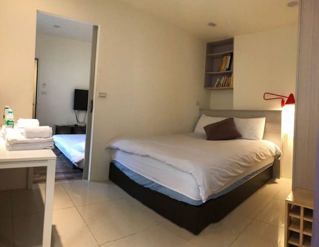 卡司小宿-緊鄰逢甲夜市-雅致雙床房(請先詢問停車問題)-4