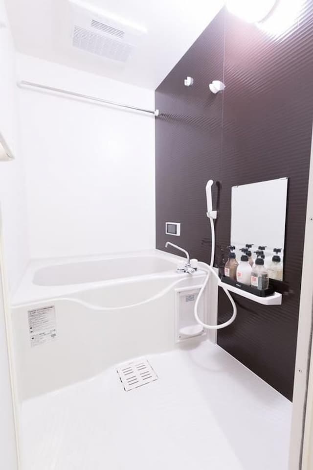 Heal the tiredness of your trip in the spacious bathtub where you can stretch your legs