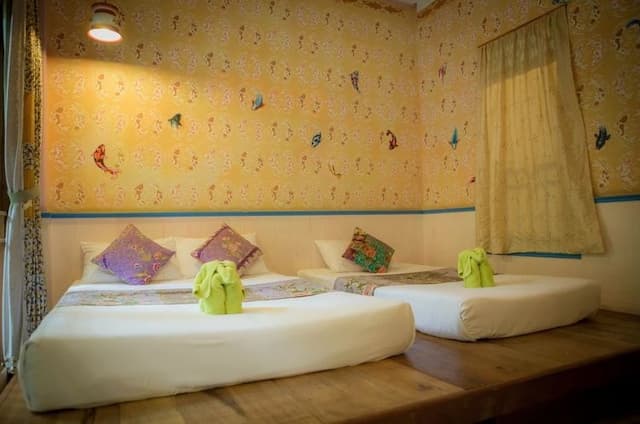 Phranakorn-Nornlen Hotel-Family Room-1