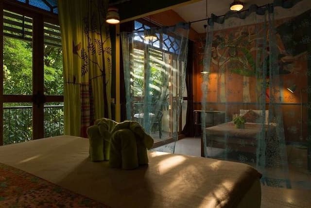 Phranakorn-Nornlen Hotel-Triple Room-11