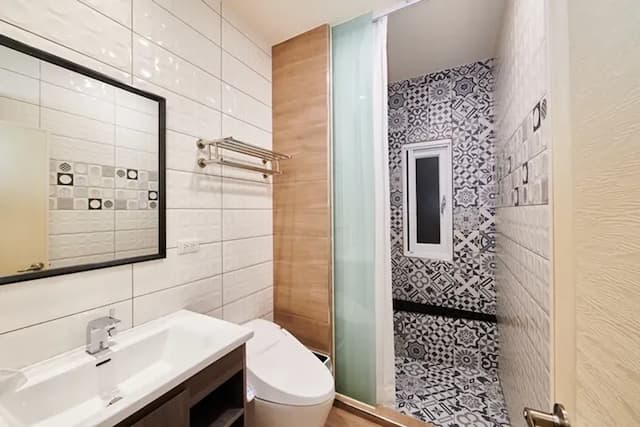 Warmday Homestel-Quadruple Room with Remote Massage Chair-4