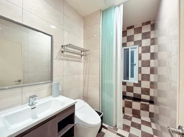 Warmday Homestel-Quadruple Room with Remote Massage Chair-5