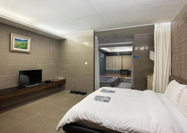 Goya Spring Resort.-Standard Double Room-3