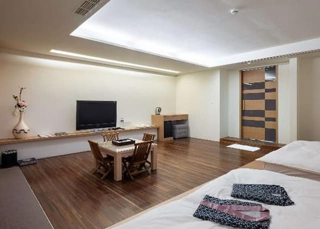 Goya Spring Resort.-Deluxe Family Suite-2