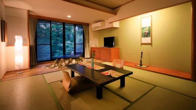 [With digging] Japanese-style room 8 tatami mats *