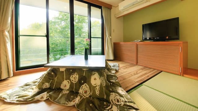 [With digging] Japanese-style room 8 tatami mats *