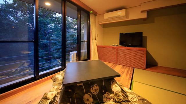 [With digging] Japanese-style room 8 tatami mats *