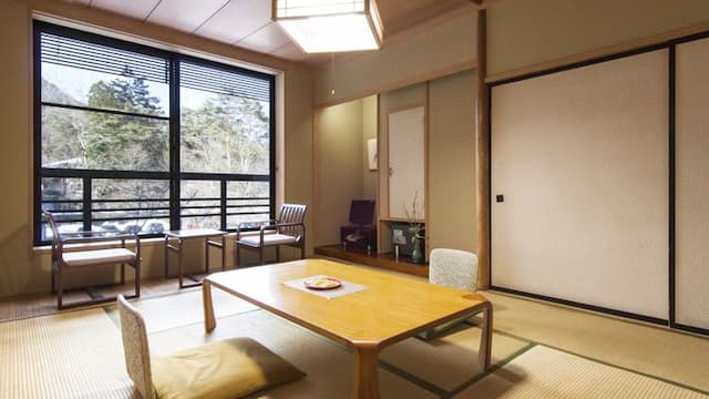 An example of a guest room (Japanese-style room 10 tatami mats 001)