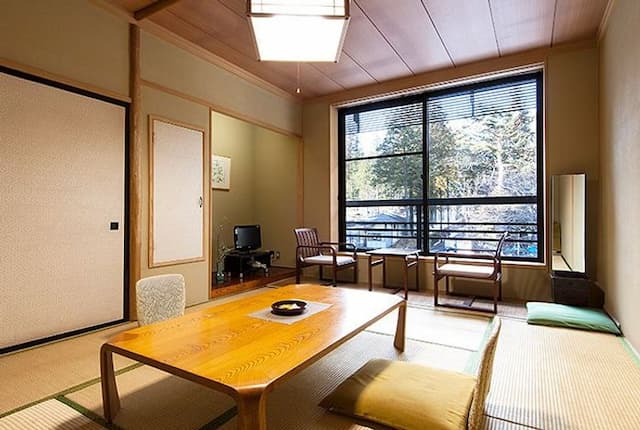 An example of a guest room (Japanese-style room 10 tatami mats 002)