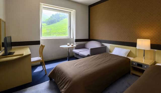 [Mountain View Twin] Located on the 5th floor and above, this Western-style room offers a beautiful view of Zao.