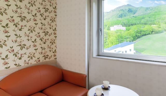 [Picture window like a painting] You can see the scenery of the four seasons such as fresh green and autumn leaves.