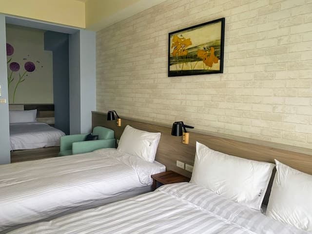 四人房 - 2 單人床, 1標準雙人床