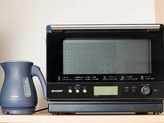 【スタンダードルーム】電子レンジと電気ケトル