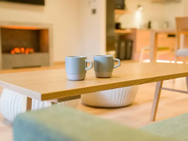 【スタンダードルーム】暖炉を完備したリビングエリア