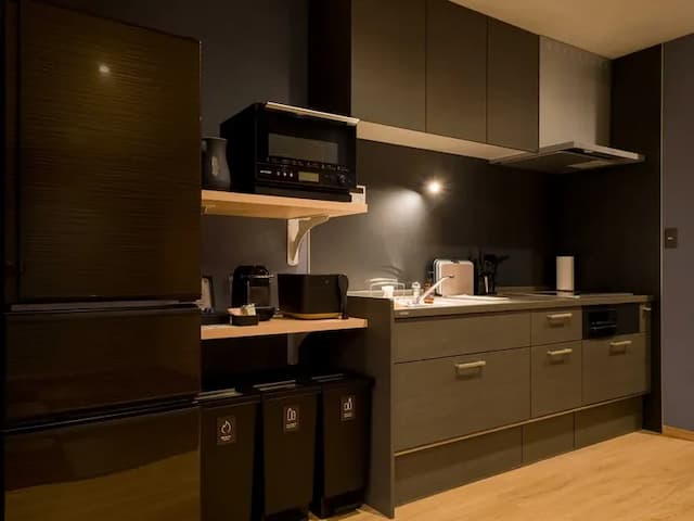 【スタンダードファミリールーム】ソファーとテーブル