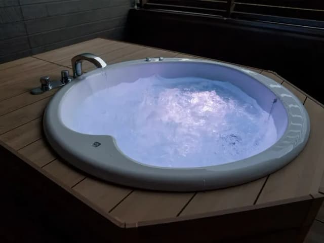 【露天ジャグジー付ルーム】イルミネーション機能付露天ジャグジーバス