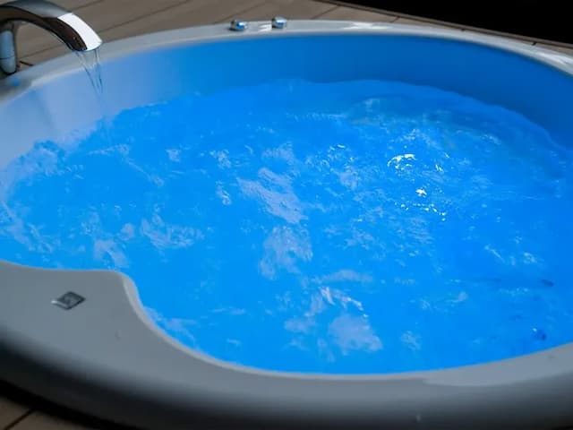 【露天ジャグジー付ルーム】イルミネーション機能付露天ジャグジーバス