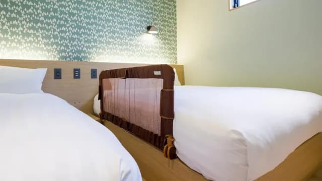 【料理好きのためのヴィラ】ベビーガードを設置したベッド