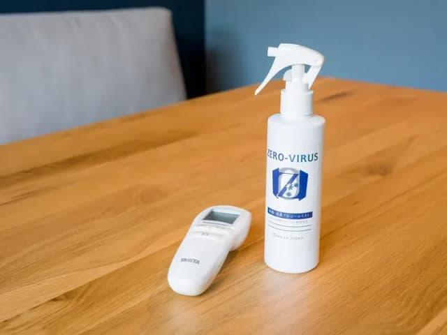 【全部屋共通】除菌消毒スプレーと非接触式体温計