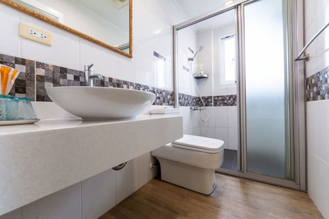 型依設計不同，設備略有不同，客房設施請依現場提供為準