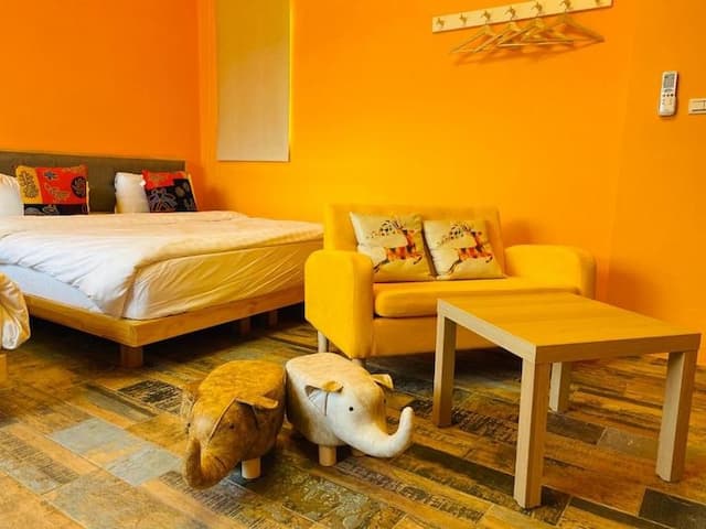 Childlike Garden Nantou Puli B&B-African Sunset Quadruple Room-3