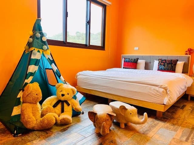 Childlike Garden Nantou Puli B&B-African Sunset Quadruple Room-2