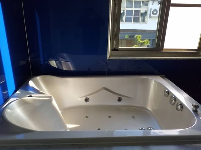 Lake Mountain View Inn-Exquisite Double Room - Attached Garage-6