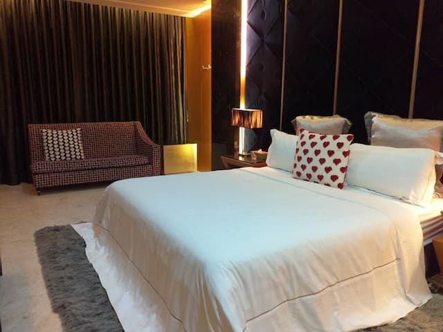 Lake Mountain View Inn-Classic Double Room - Attached Garage-5