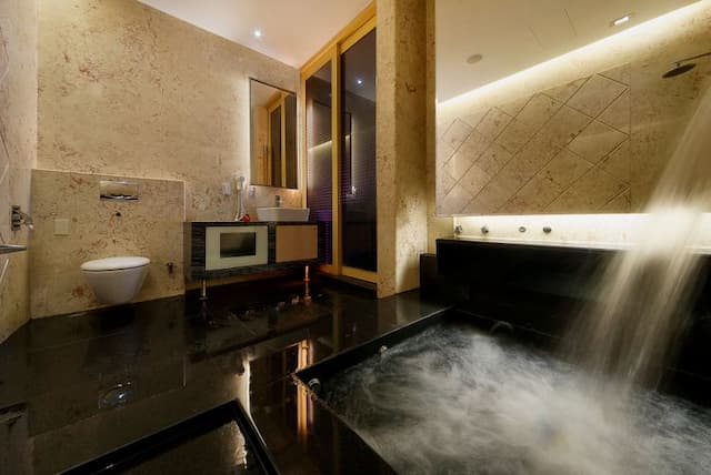 Lake Mountain View Inn-Classic Double Room - Attached Garage-3