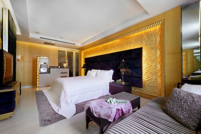 Lake Mountain View Inn-Classic Double Room - Attached Garage-1