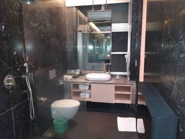 Lake Mountain View Inn-Classic Double Room - Attached Garage-8