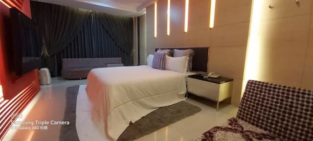 Lake Mountain View Inn-Classic Double Room - Attached Garage-9