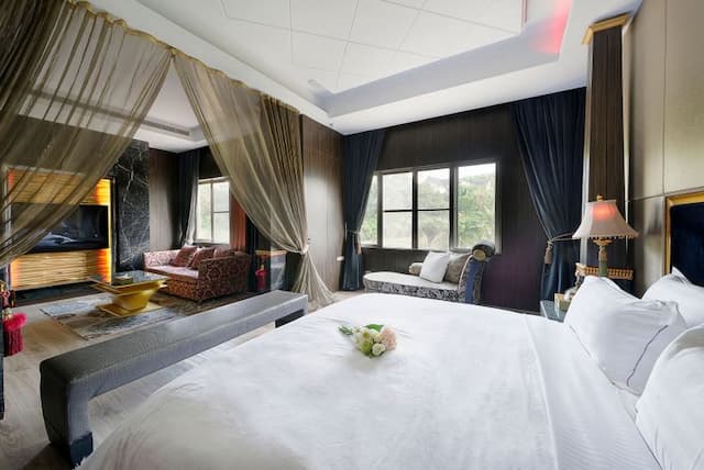 Lake Mountain View Inn-Superior Double Room - Attached Garage-1