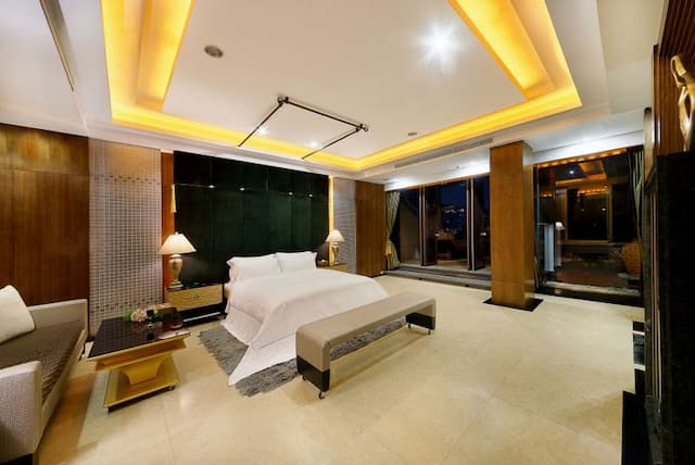 Lake Mountain View Inn-Deluxe Double Room - Attached Garage-1