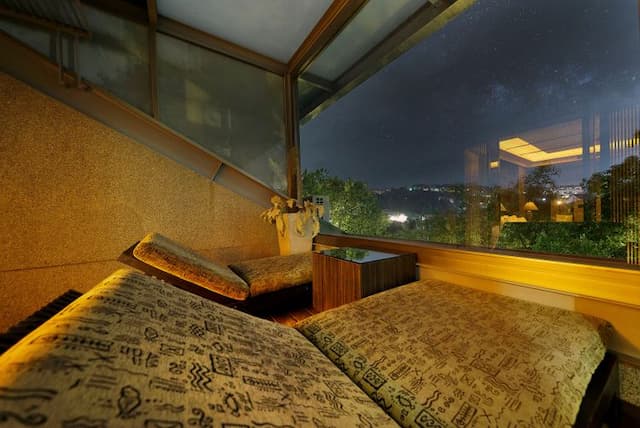 Lake Mountain View Inn-Deluxe Double Room - Attached Garage-3