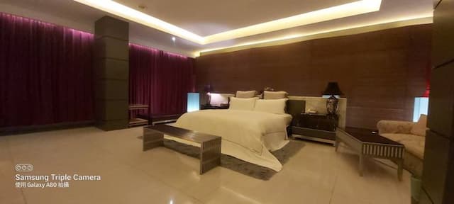 Lake Mountain View Inn-Deluxe Double Room - Attached Garage-5