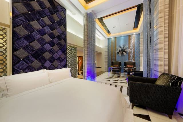 Lake Mountain View Inn-Luxury Double Room - Attached Garage-3