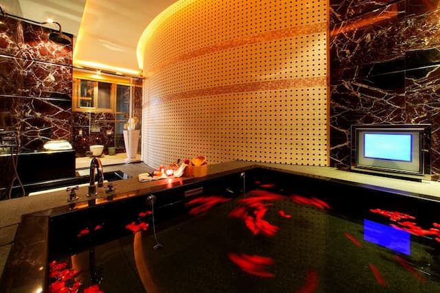 Lake Mountain View Inn-Luxury Double Room - Attached Garage-8