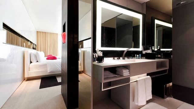 W Bangkok【SHA Extra Plus+】-Cool Corner, Guest room, 2 Queen, City view, Corner room-5