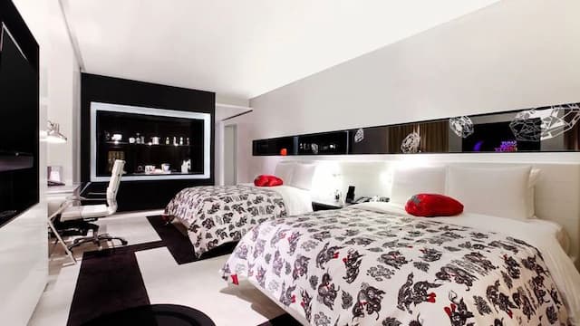 W Bangkok【SHA Extra Plus+】-Cool Corner, Guest room, 2 Queen, City view, Corner room-1