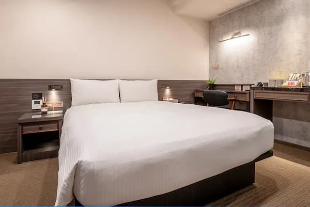 夢樓旅店-精緻雙人房(無窗)-2