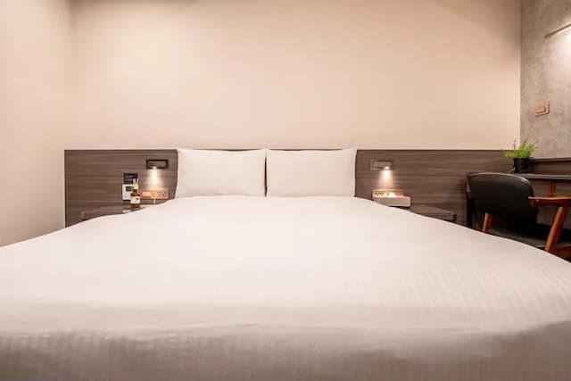 夢樓旅店-精緻雙人房(無窗)-4