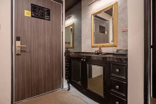 夢樓旅店-精緻雙人房(無窗)-11