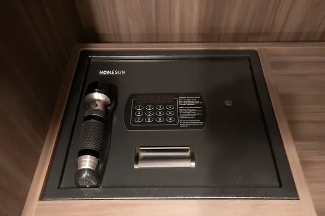 夢樓旅店-精緻雙人房(無窗)-8