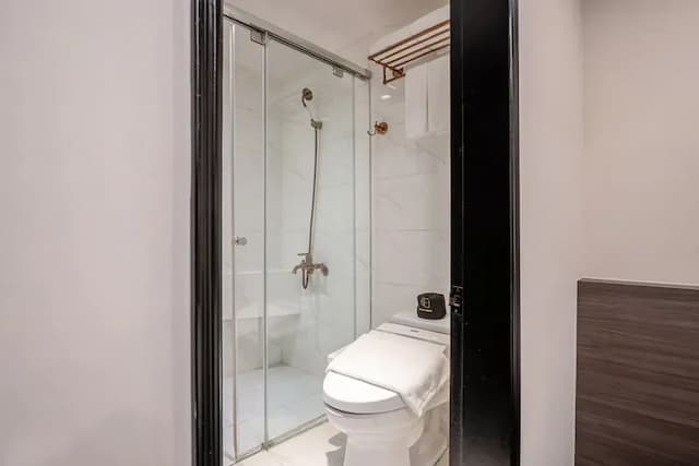 夢樓旅店-精緻雙人房(無窗)-12