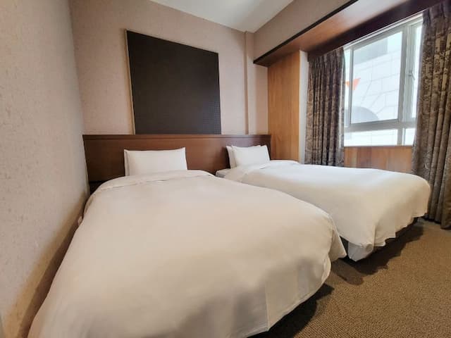 CHECK inn Express Taichung Feng Chia-Deluxe Quadruple Room-3