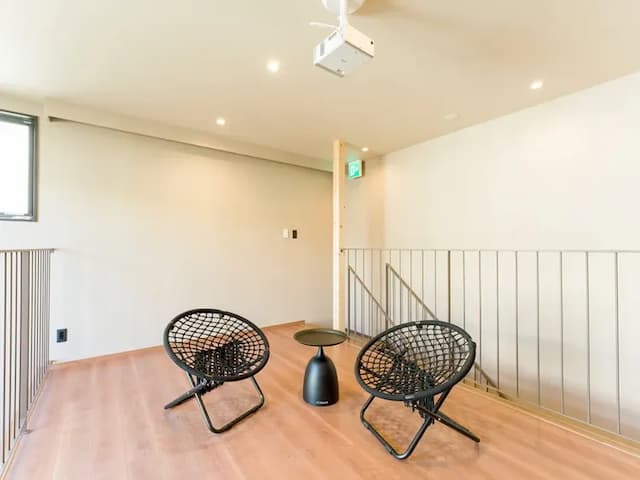 【D棟】2階ホール／プロジェクター