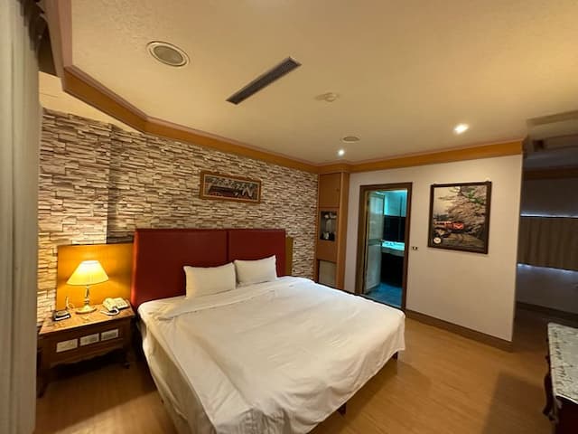 高雄文賓大飯店-駁二館-標準雙人房(加大床)-1